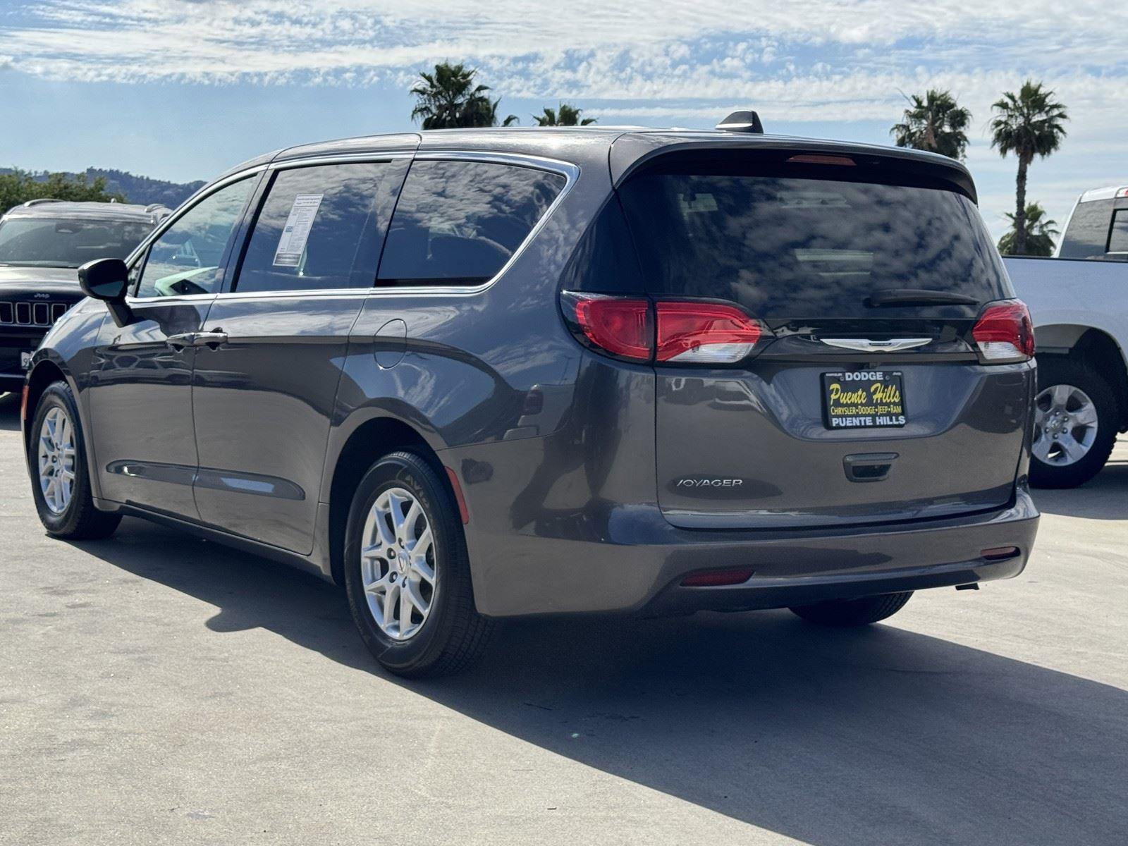 Used 2023 Chrysler Voyager LX FWD image 4