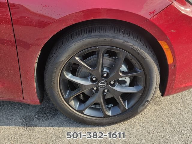Used 2026 Chrysler Pacifica Limited w/ Uconnect Theater Family Group FWD image 24