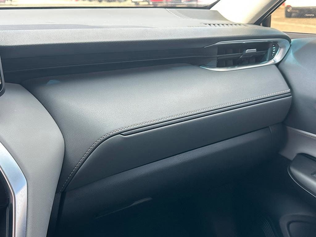 Certified 2024 Toyota Venza LE image 24