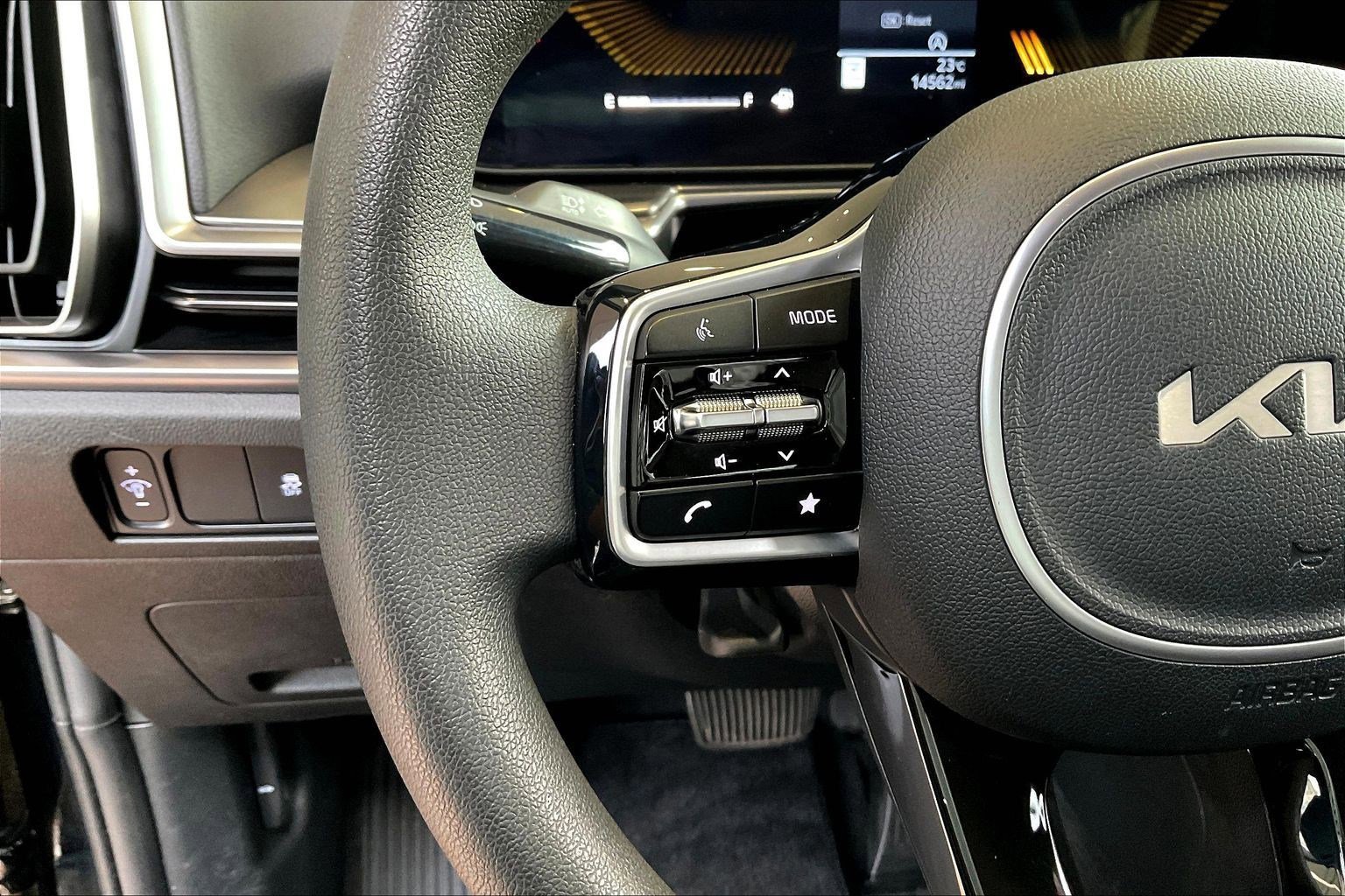 Used 2025 Kia Sorento LX image 11