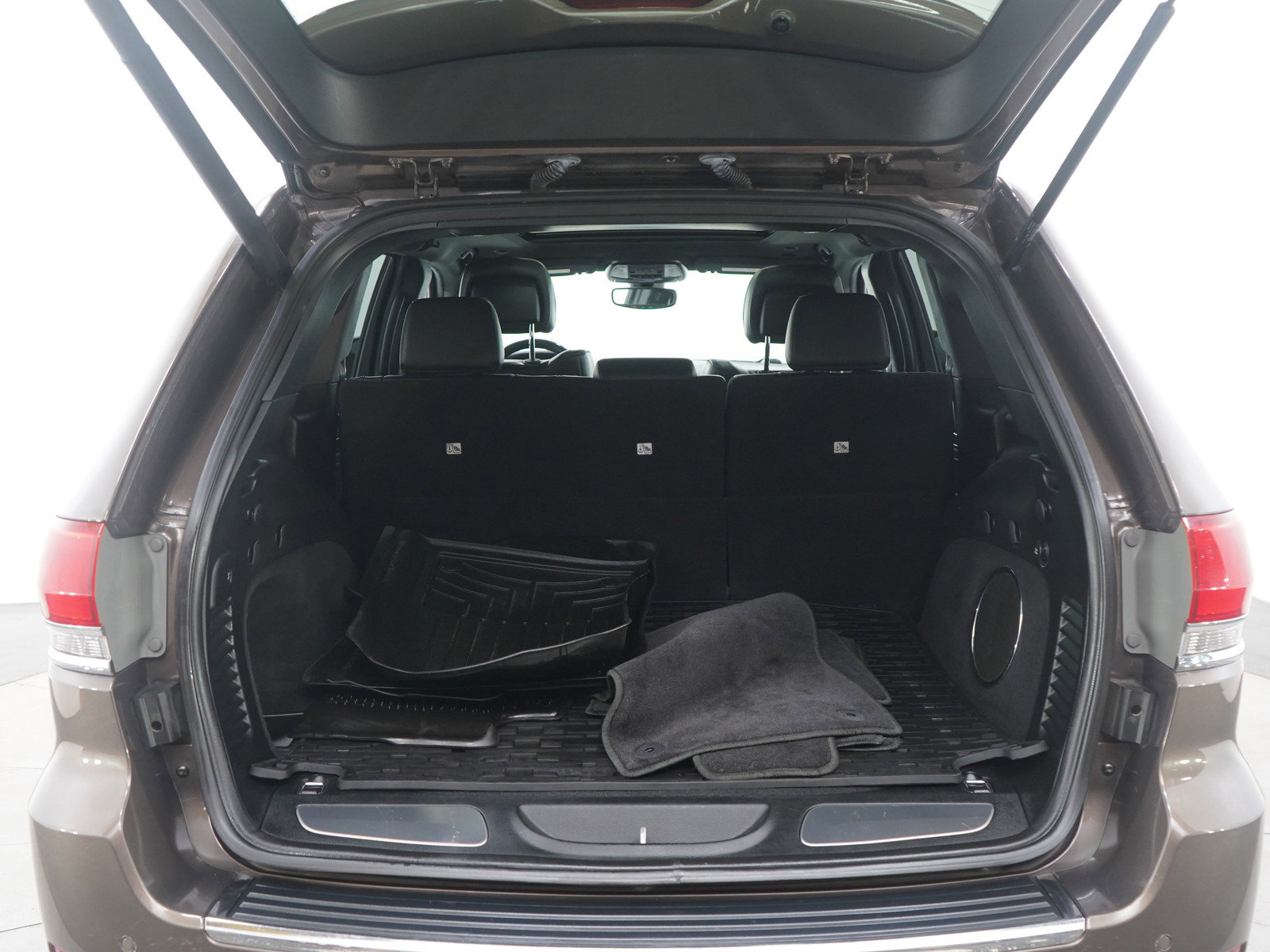 Used 2018 Jeep Grand Cherokee Overland image 16