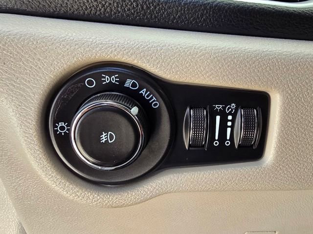 Certified 2024 Chrysler Pacifica Select image 18