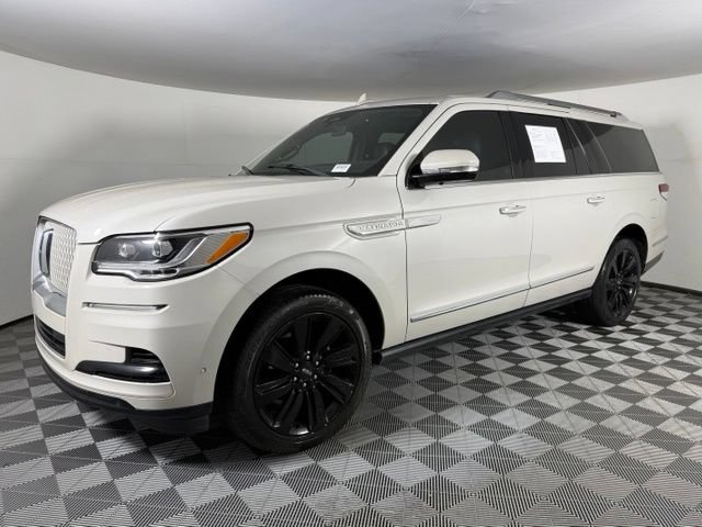 Used 2023 Lincoln Navigator L Reserve AWD/4WD image 2