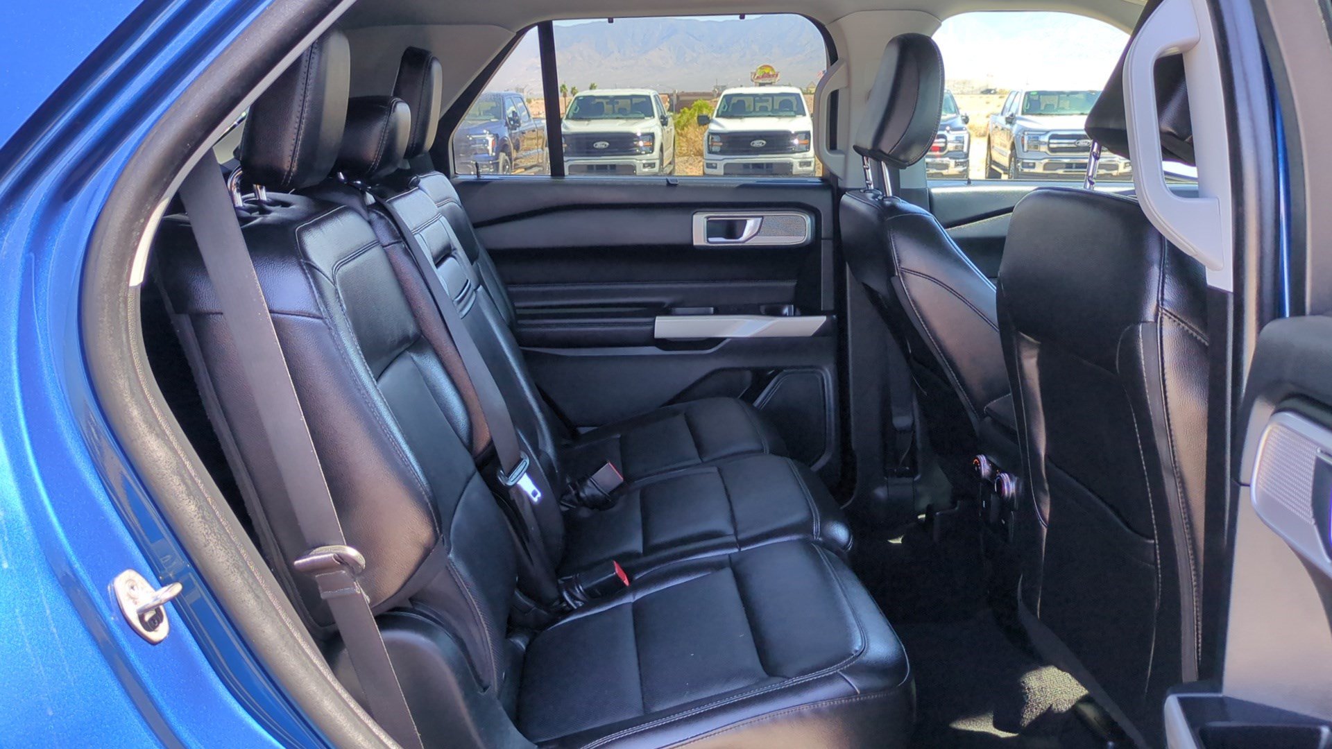 Used 2022 Ford Explorer Limited w/ Class IV Trailer Tow Package AWD/4WD image 29