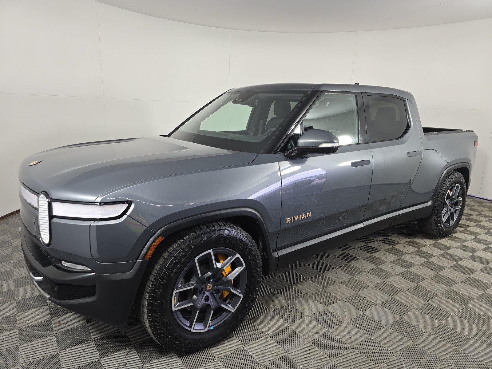 Used 2024 Rivian R1T Adventure AWD/4WD image 1