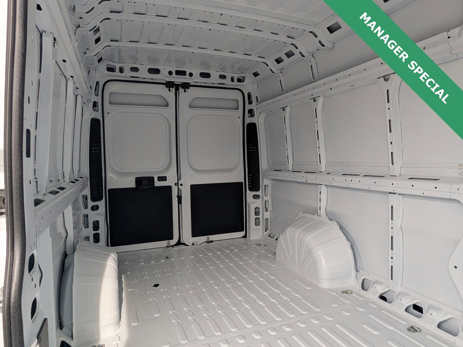 Used 2025 RAM ProMaster 3500 w/ Convenience Group image 14