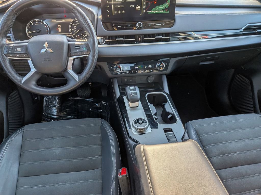 Used 2025 Mitsubishi Outlander SE image 25