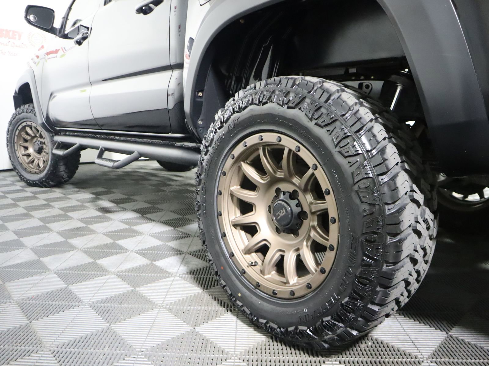 Used 2016 Toyota Tacoma TRD Off-Road w/ Towing Package AWD/4WD image 11