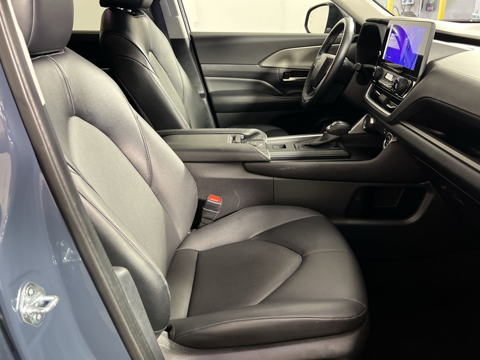 Used 2025 Toyota Grand Highlander AWD image 29