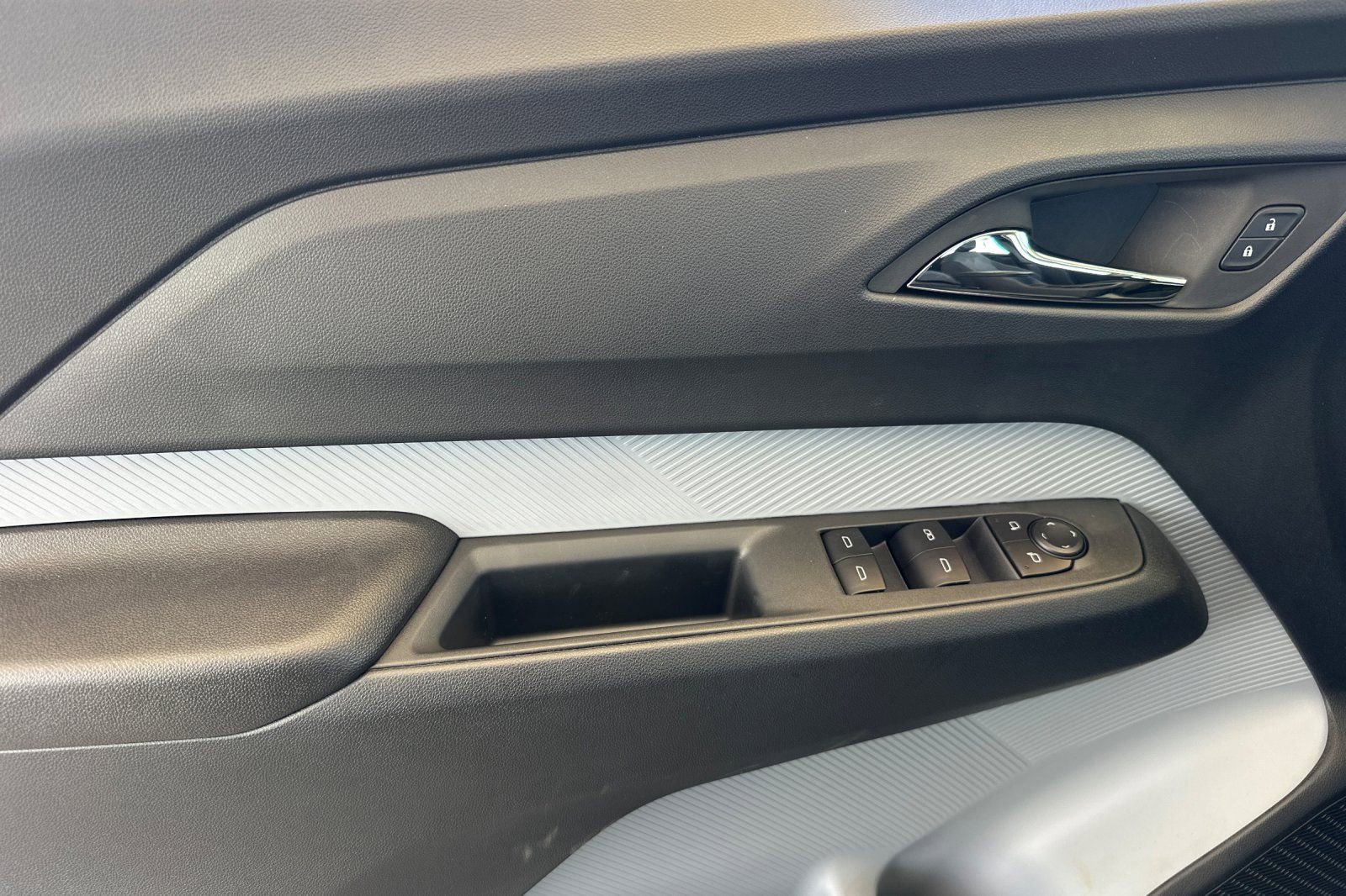 New 2027 Chevrolet Bolt LT w/ Comfort Package image 11