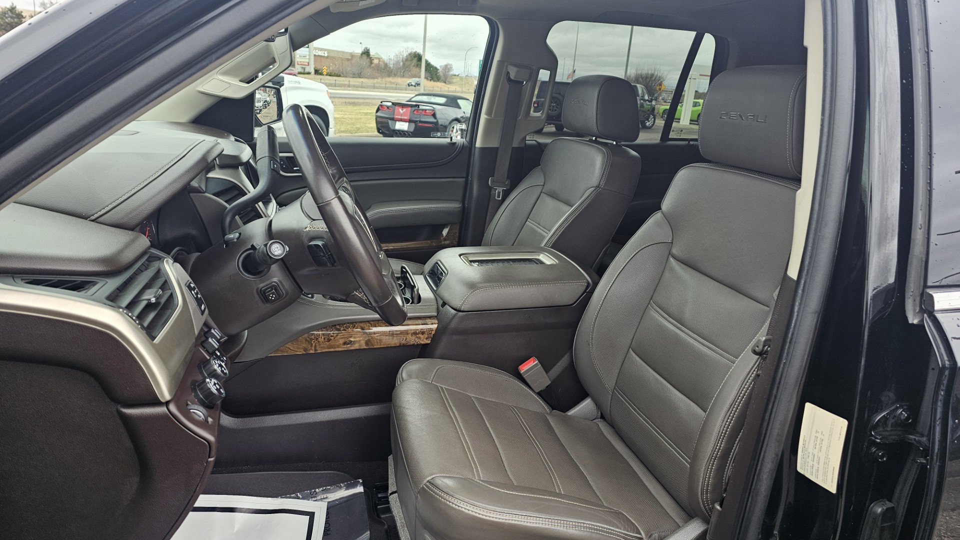 Used 2016 GMC Yukon Denali w/ Open Road Package image 4