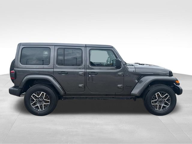 Used 2025 Jeep Wrangler Sahara image 13