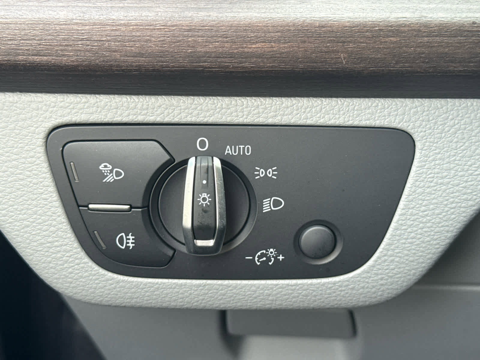 Used 2021 Audi Q5 Premium w/ Convenience Package image 22