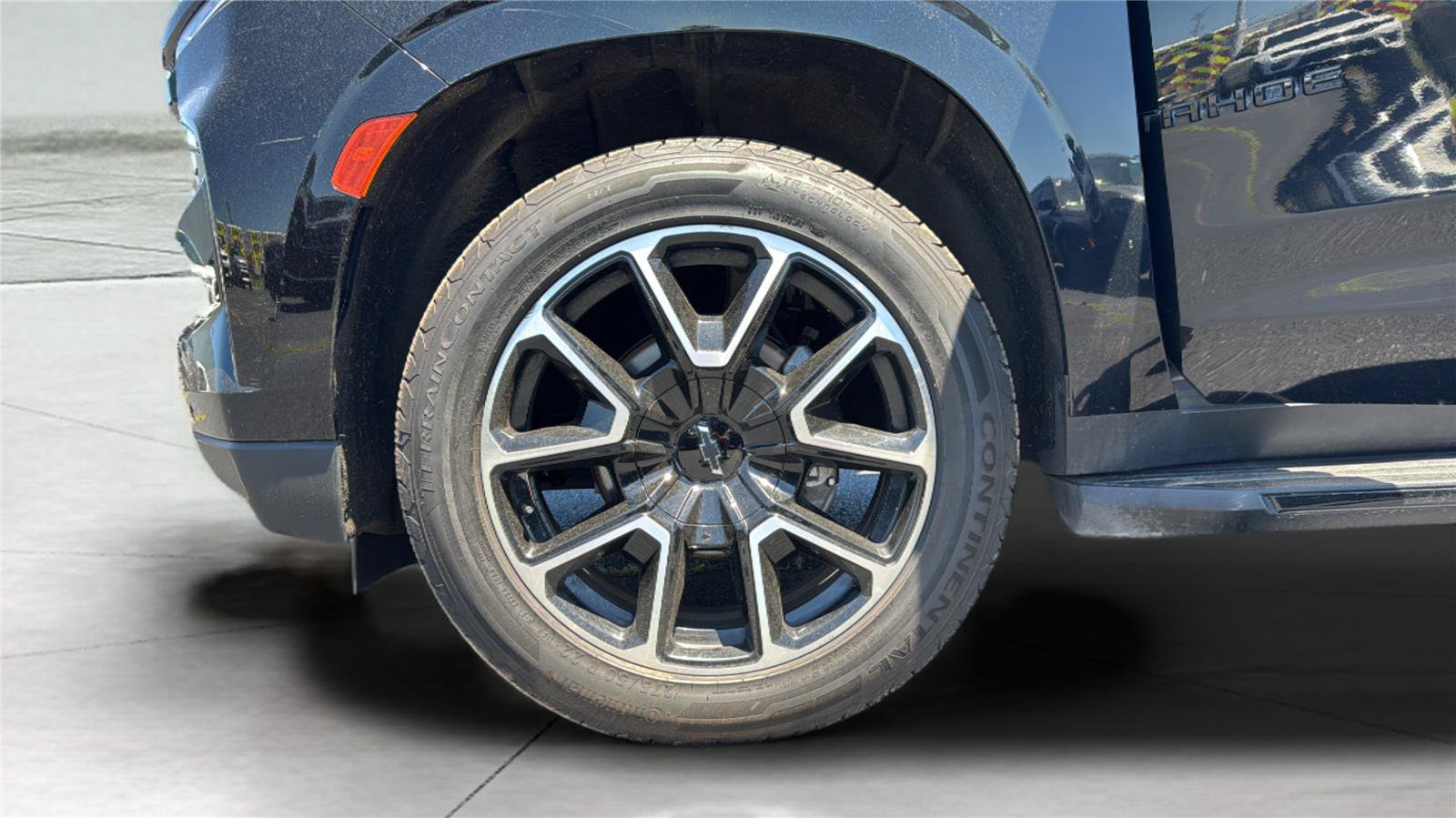 Used 2023 Chevrolet Tahoe RST w/ Luxury Package AWD/4WD image 32