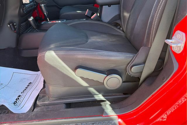 Used 2015 Jeep Wrangler Sahara w/ Connectivity Group AWD/4WD image 18