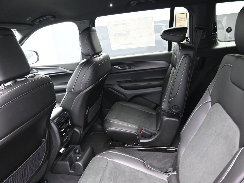 New 2025 Jeep Grand Cherokee L Altitude image 14