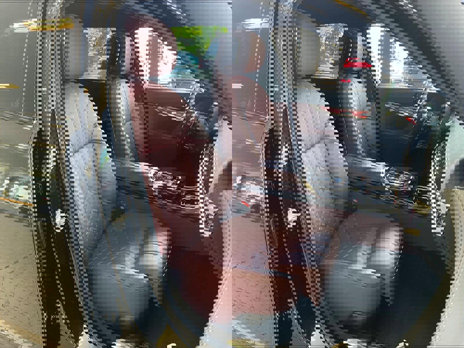 Used 2025 BMW 740i w/ Premium Package image 9