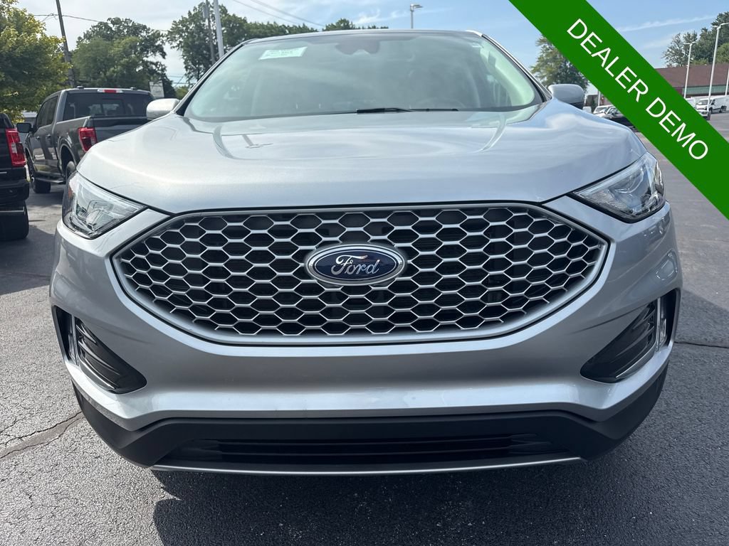 Used 2023 Ford Edge SEL AWD/4WD image 3