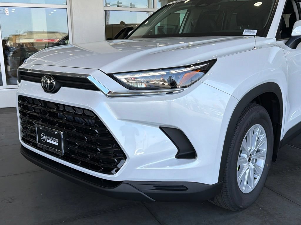 New 2026 Toyota Grand Highlander XLE FWD image 3