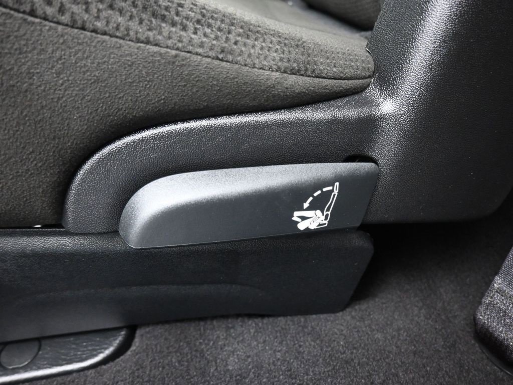 Used 2016 Dodge Grand Caravan SE image 28