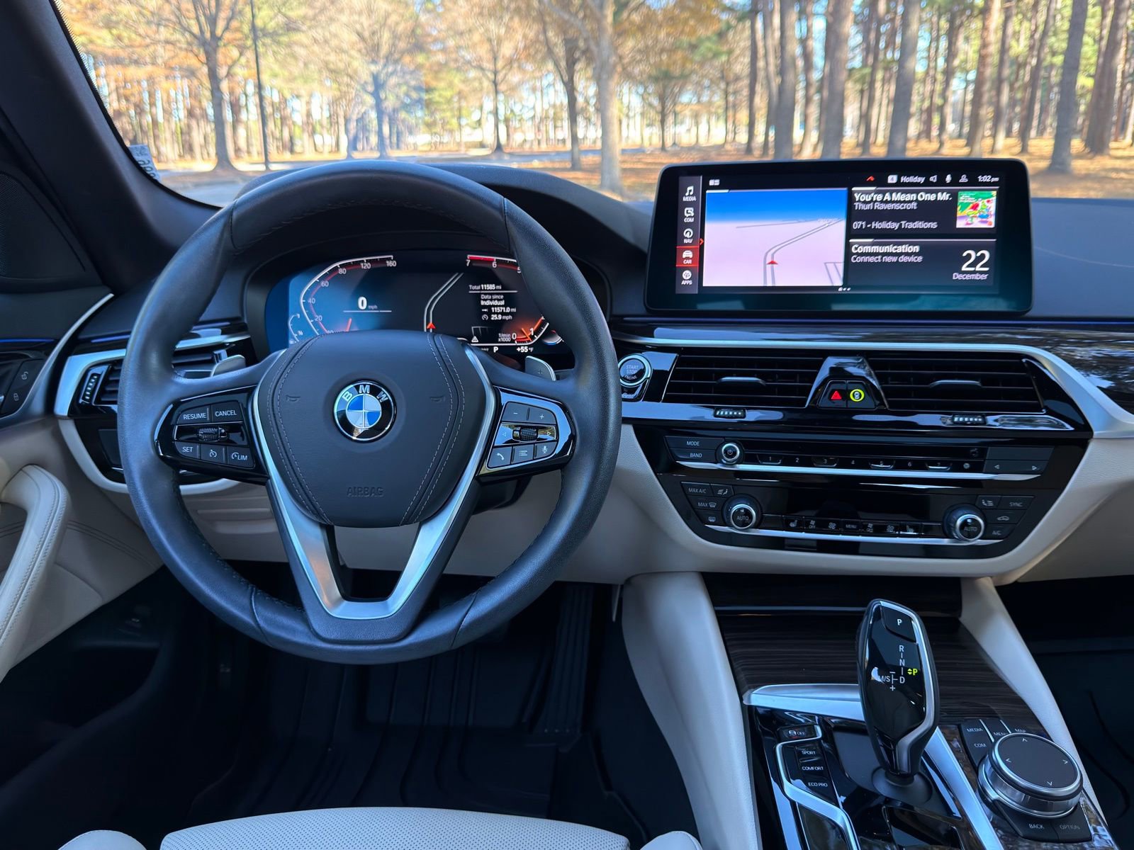 Used 2023 BMW 530i w/ Convenience Package image 3