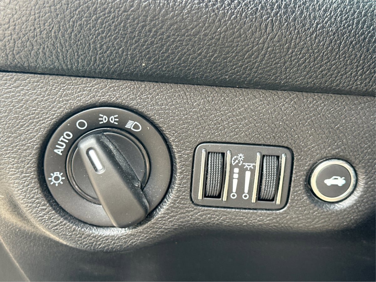 Used 2019 Dodge Challenger SXT RWD image 18