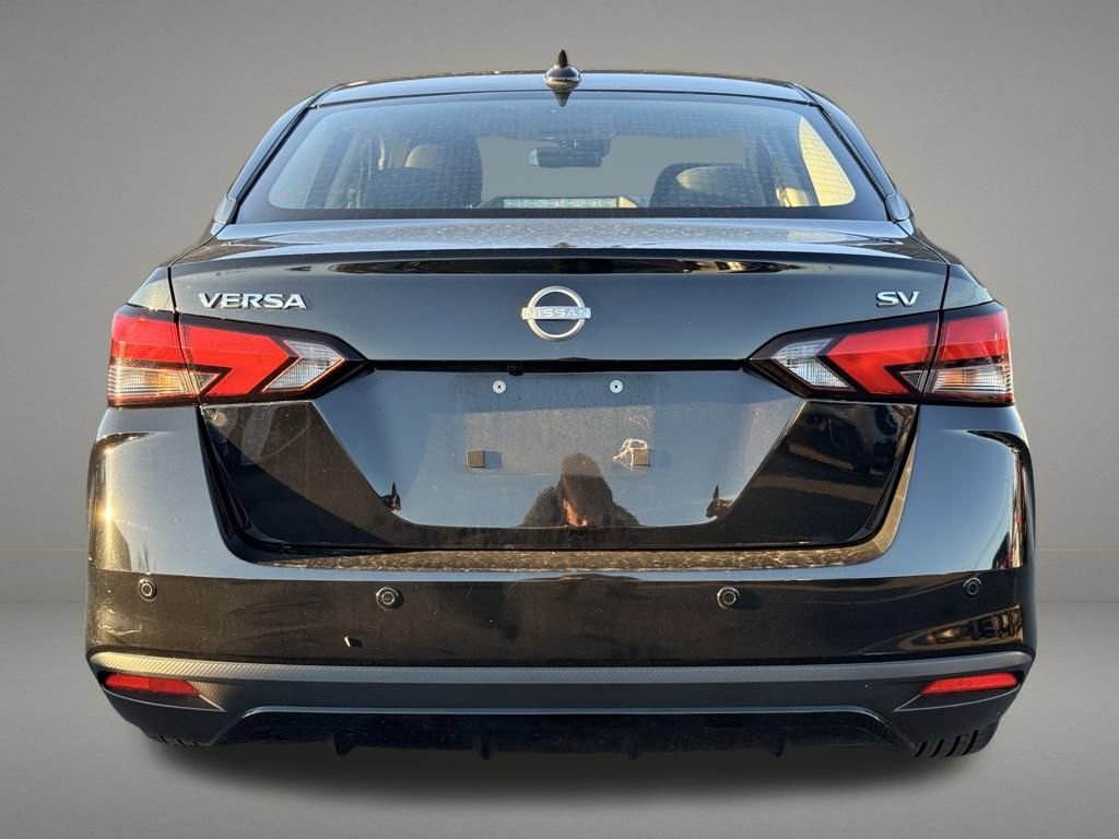 Used 2023 Nissan Versa SV FWD image 4