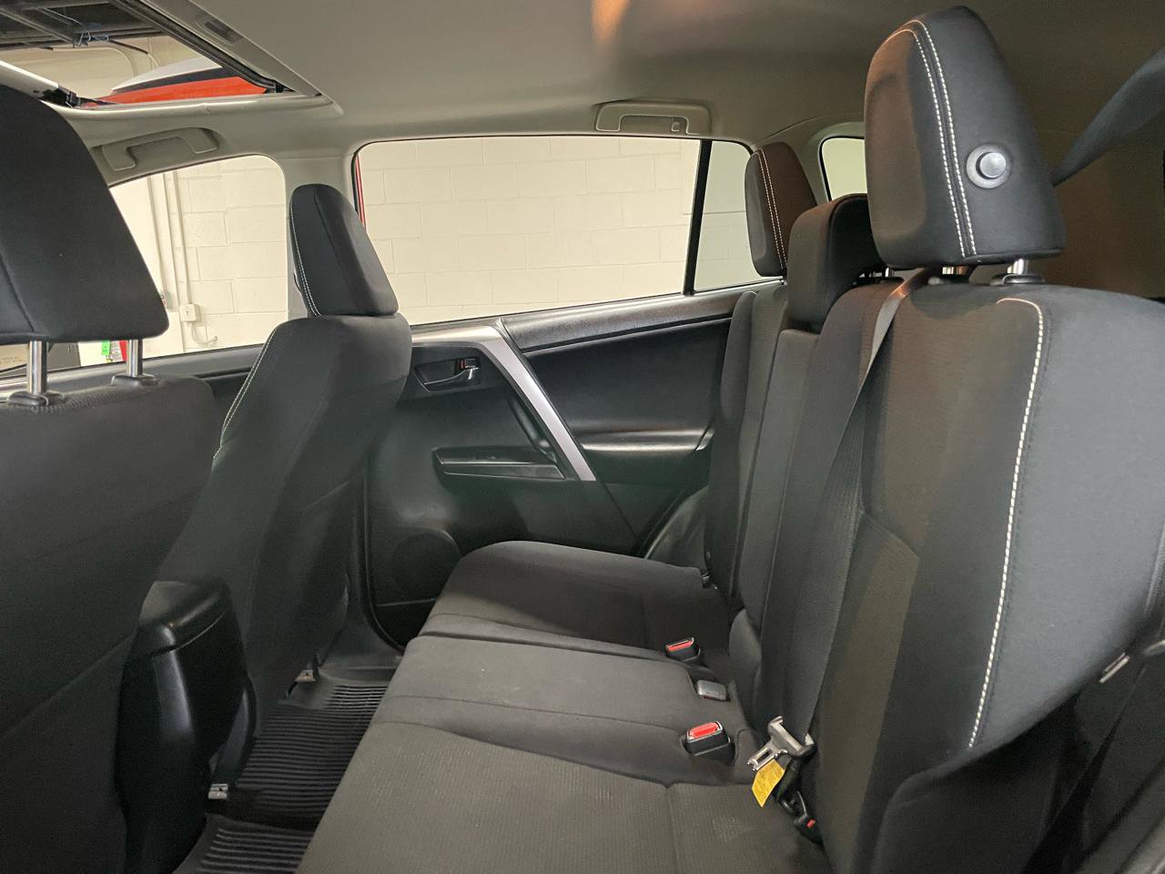 Used 2016 Toyota RAV4 XLE AWD/4WD image 17