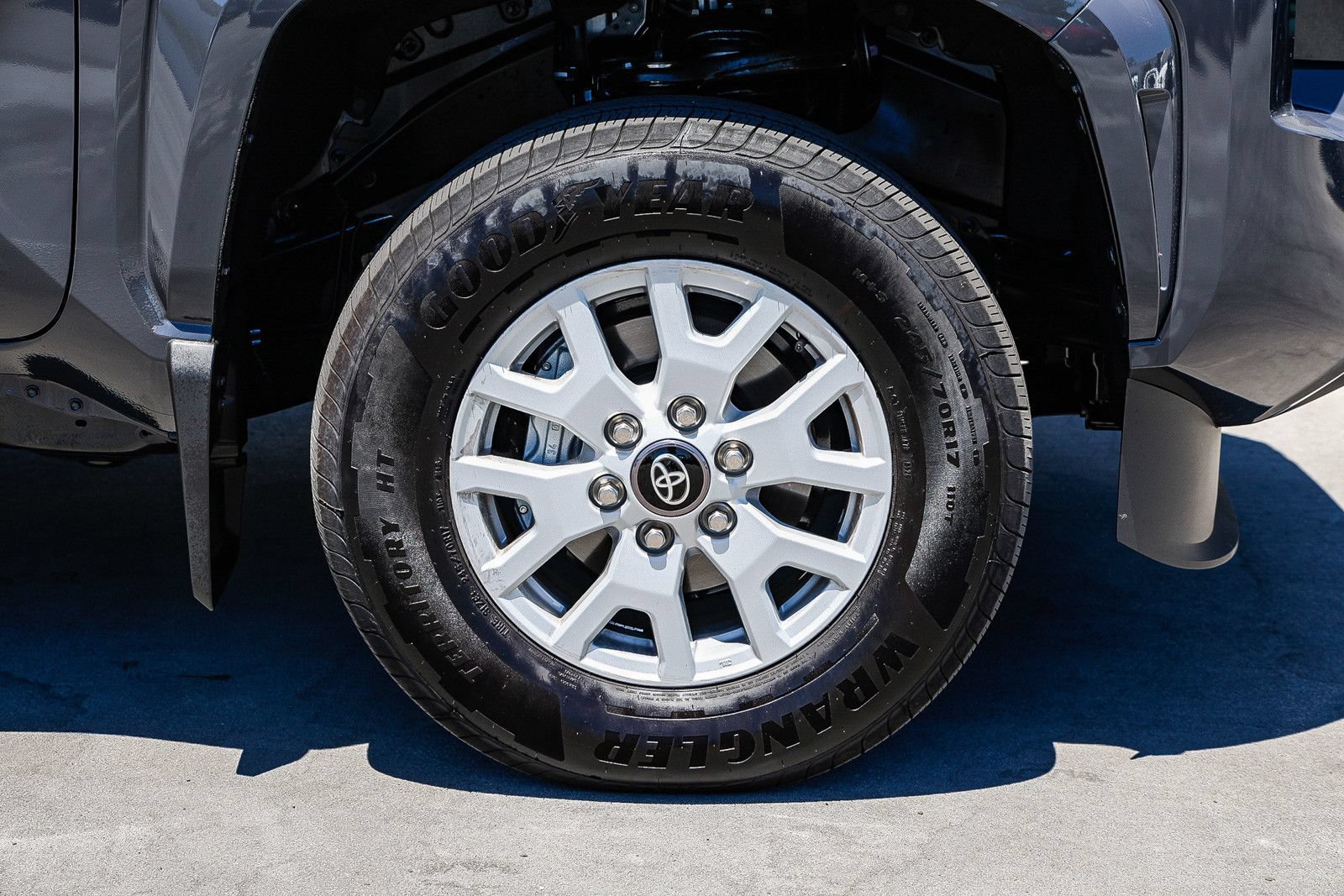 Used 2026 Toyota Tacoma SR5 AWD/4WD image 9