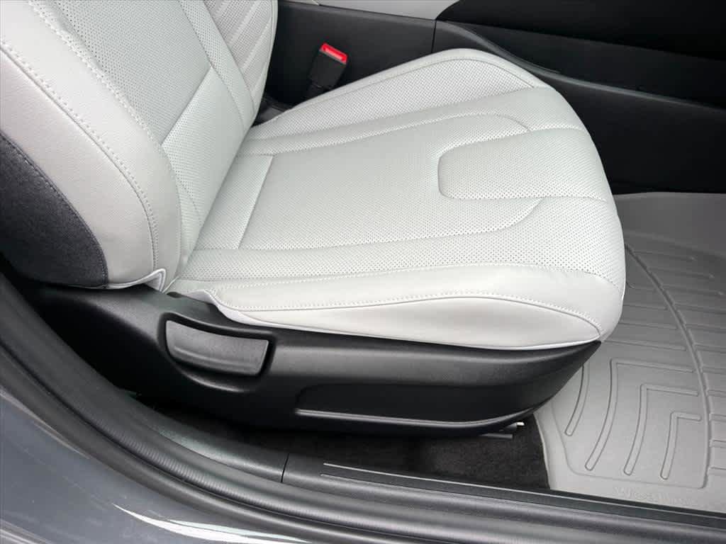 Used 2024 Hyundai Elantra Limited FWD image 7