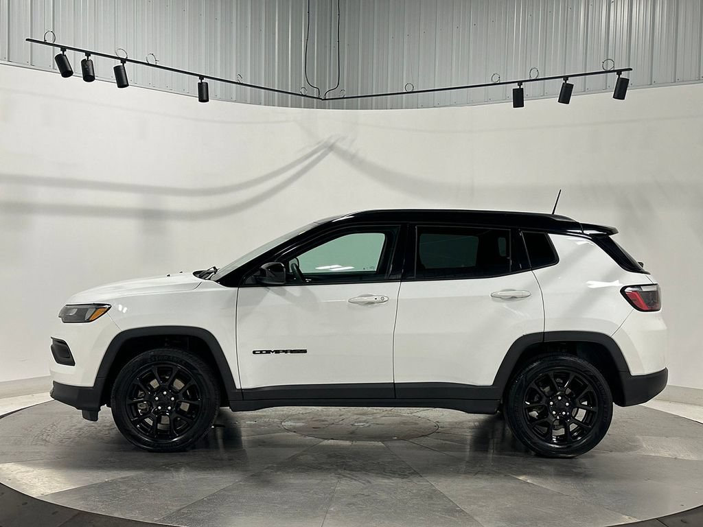 Used 2023 Jeep Compass Latitude AWD/4WD image 14