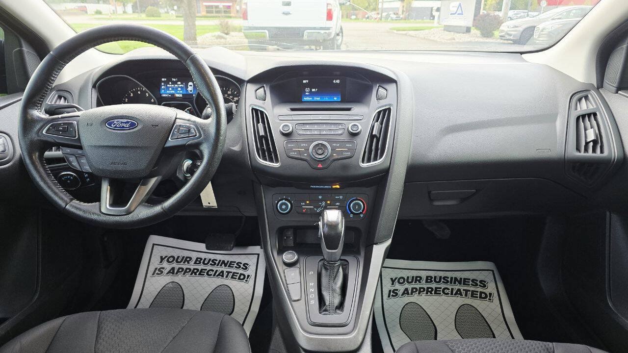 Used 2016 Ford Focus SE w/ Equipment Group 201A FWD image 14