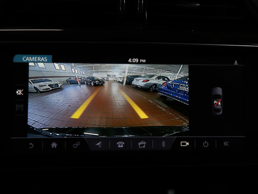 Used 2019 Jaguar XE Premium RWD image 18