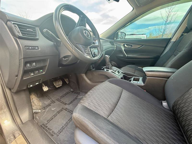 Used 2017 Nissan Rogue SV w/ Midnight Edition AWD/4WD image 17