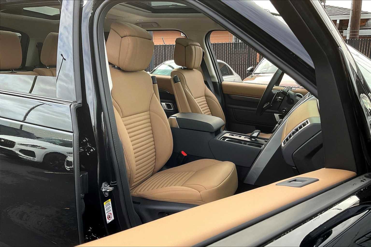 New 2025 Land Rover Discovery Metropolitan Edition image 31