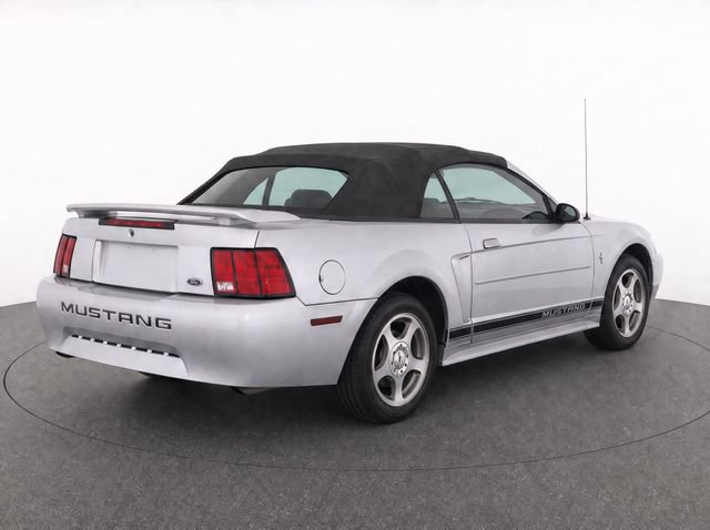Used 2003 Ford Mustang Convertible RWD image 4