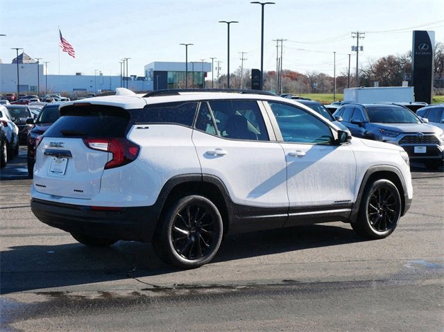 Used 2023 GMC Terrain SLE w/ Driver Convenience Package image 5