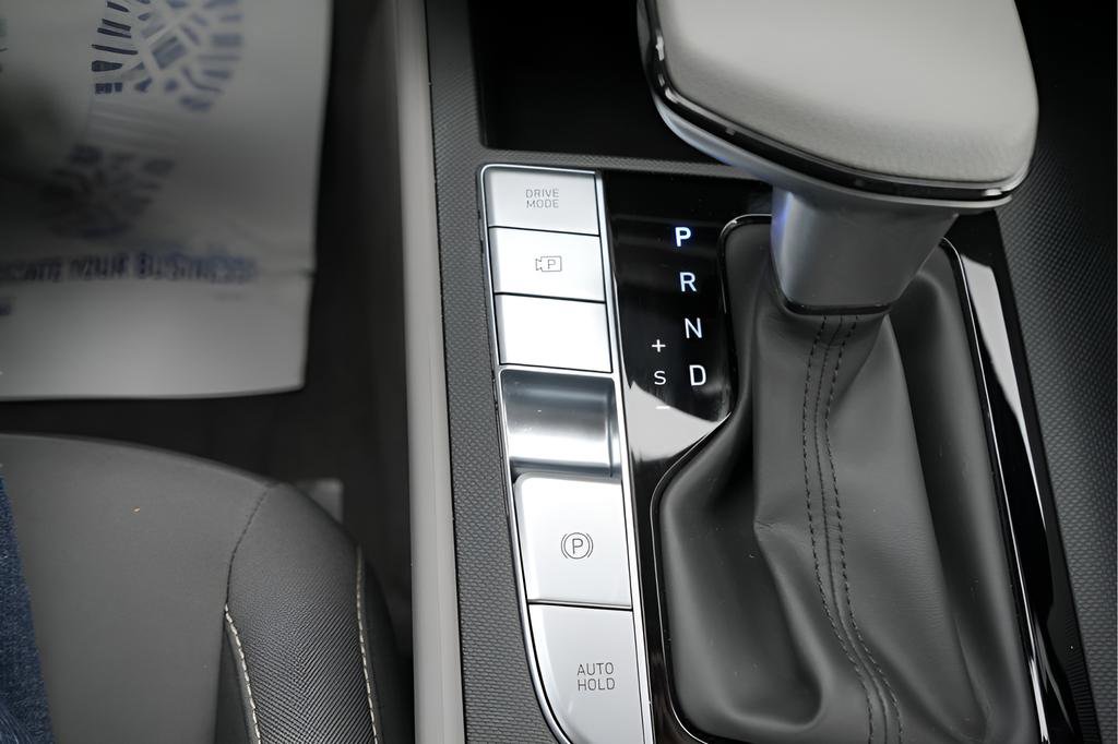 Certified 2025 Hyundai Elantra Blue FWD image 31