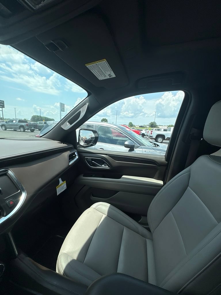 Used 2023 Chevrolet Tahoe Z71 w/ Luxury Package AWD/4WD image 11