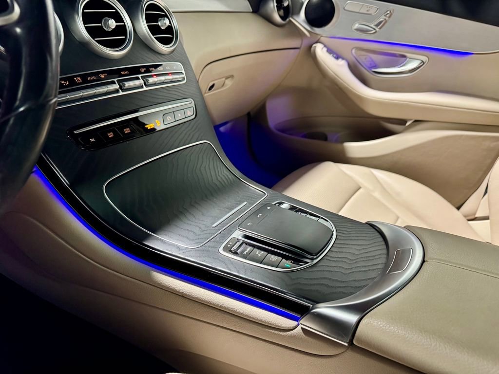 Used 2021 Mercedes-Benz GLC 300 4MATIC image 20