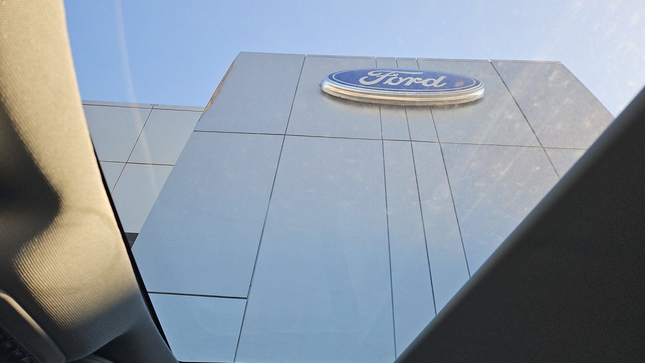 New 2026 Ford F250 Lariat w/ Black Appearance Package image 16