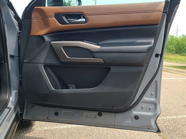 Used 2024 Nissan Pathfinder Platinum w/ Cargo Package AWD/4WD image 29