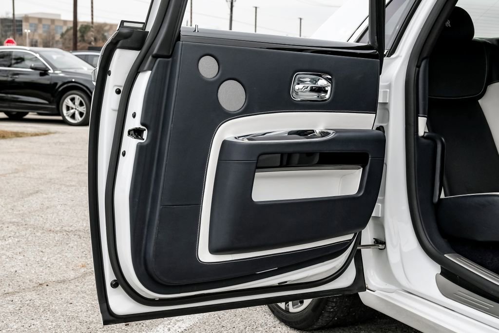Used 2019 Rolls-Royce Ghost image 65