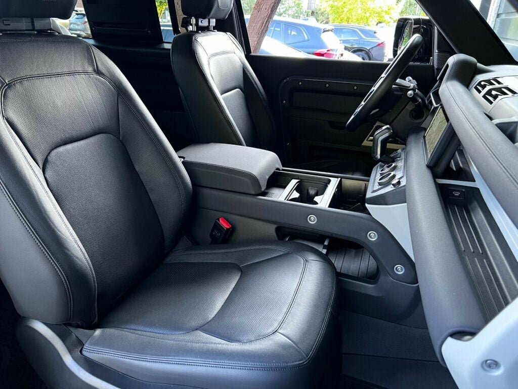 Used 2023 Land Rover Defender 90 SE AWD/4WD image 51