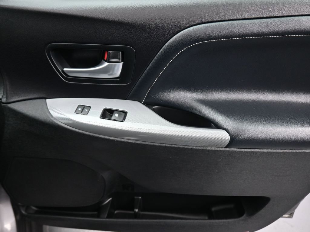 Used 2017 Toyota Sienna SE w/ SE Preferred Package image 53