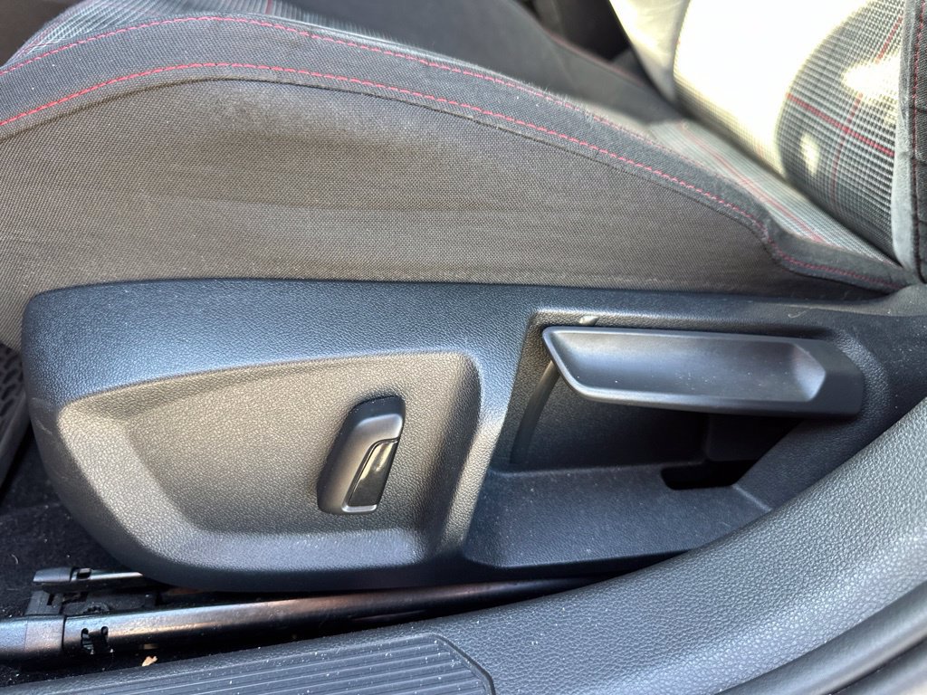 Used 2022 Volkswagen GTI SE FWD image 18