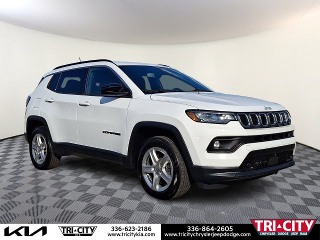 Used 2023 Jeep Compass Latitude w/ Convenience Group AWD/4WD image 1