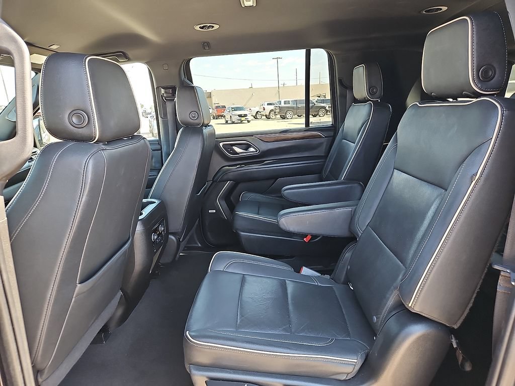 Used 2022 Chevrolet Suburban Premier RWD image 11