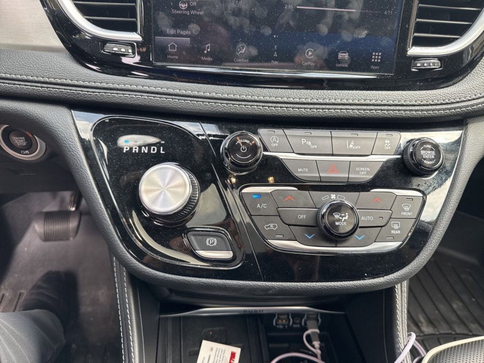 Used 2024 Chrysler Pacifica Limited w/ S Appearance Package image 24