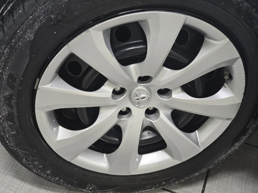 Used 2021 Toyota Corolla LE image 6